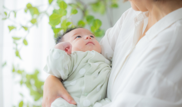 産後子供を抱っこした時にぎっくり腰になり、立つこと座ることが困難な状態が改善した３７歳女性の症例