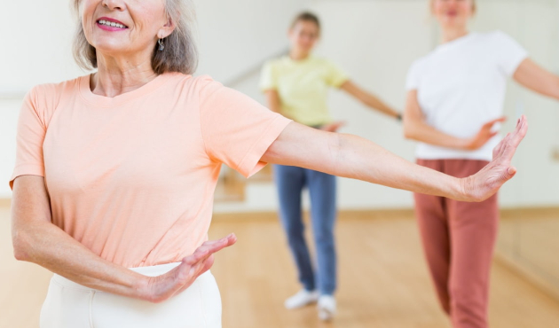 脊柱管狭窄症で歩行困難、腰と足の痛みで諦めていたダンスをカイロ施術を受けて再開できた７３歳女性の症例