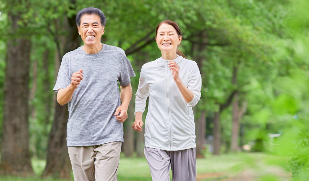 腰から足までのシビレと痛みで５０メートルも歩けない状態がカイロを受けて無制限に歩けるようになった７５歳男性の症例