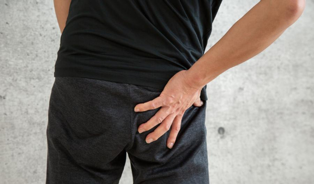 腰痛と臀部から足指にかけての痛みがカイロを受けて改善した４２歳男性の症例