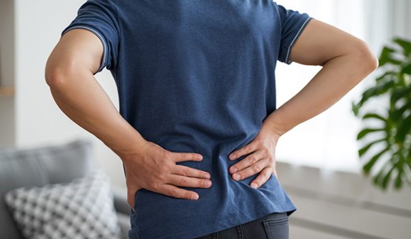 ぎっくり腰の後どんどん酷くなり、びっこで来院しカイロ施術で改善した４６歳男性の症例